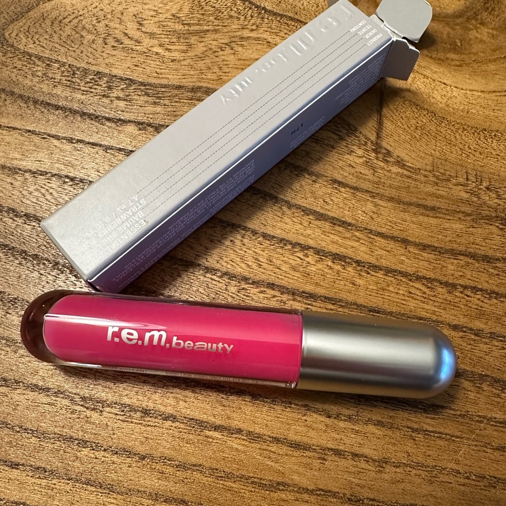 r.e.m. beauty Strawberry Soda -Pink Lip Gloss